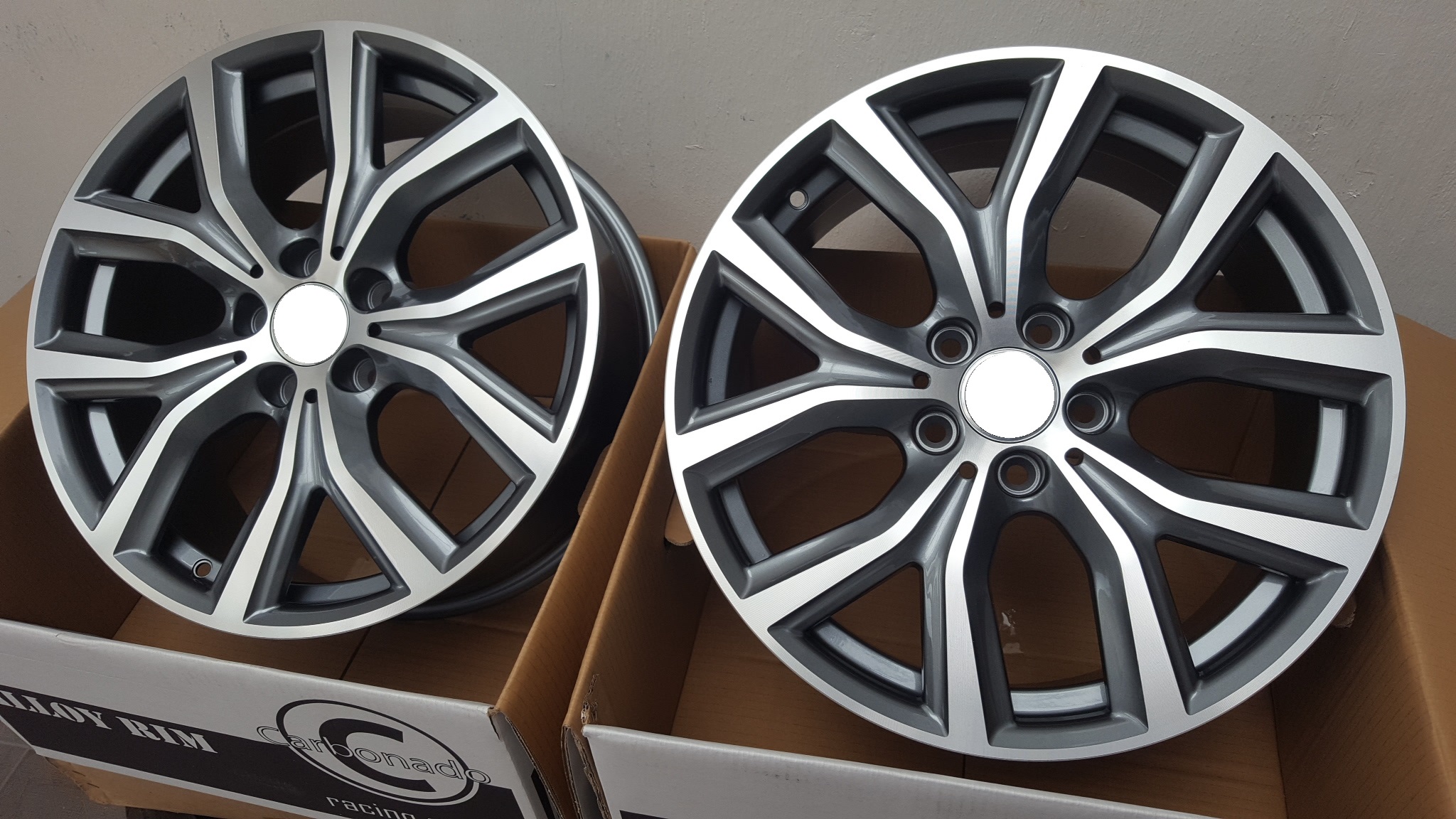 Acélfelni előnyök: Válassza az AluFelni.eu felni áruház kínálatát!